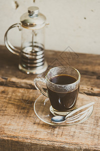 咖啡杯中的黑咖啡图片