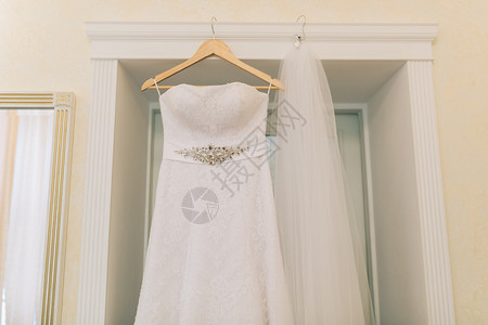 美丽的新娘白色婚纱图片