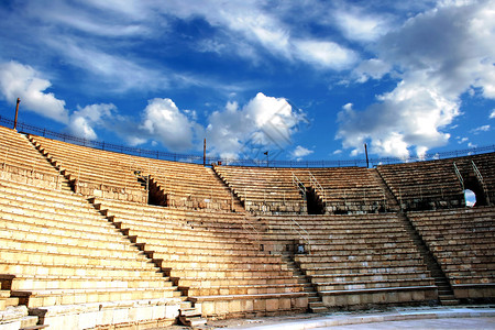 罗马入侵地中海凯萨雷亚公园的古代两栖戏院Caes图片