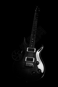 黑色背景上孤立的电吉他高清图片