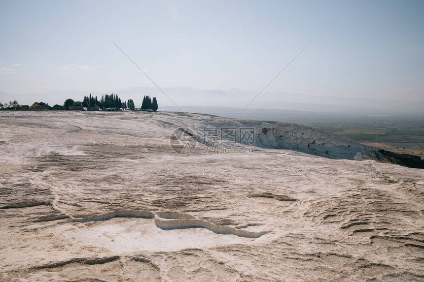 美白石灰岩的壮观景象在帕图片