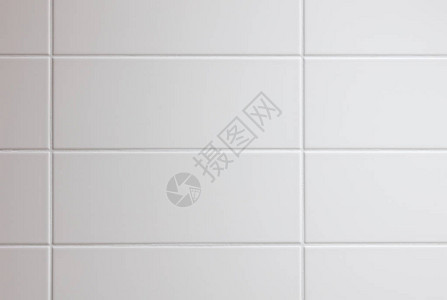 白色复古瓷砖墙浴室内部图片