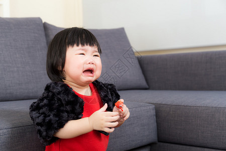 亚洲女婴哭泣图片
