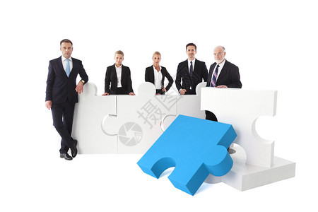 商业人员团队和奇格锯拼图在白色背景图片