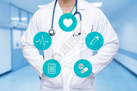 医院背景模糊的智能医生和圆形图案背景中的医疗图标科学保健和图片
