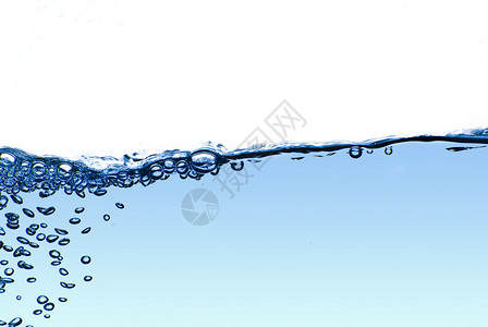 孤立的蓝色水溅着气泡和水滴抽象的蓝色图片