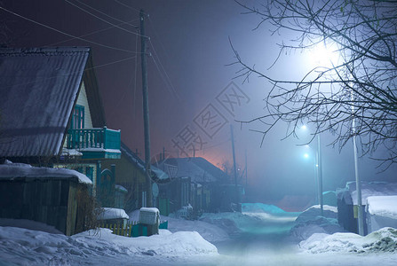 冷极村冬季雪下乡村街道的夜景新西伯利亚西伯背景