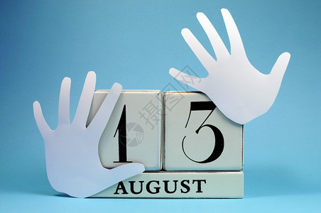 将日期历保存到8月13日国际左撇子手艺日背景图片