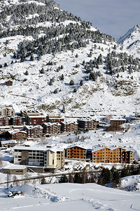 ElTarter和Pyrenees山冬季度假图片