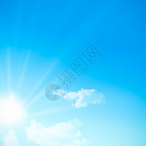 阳光明媚的蓝天图片