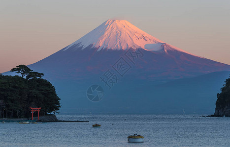 冬季富士山和日本海图片