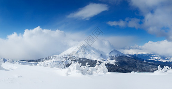 高雪山脉图片