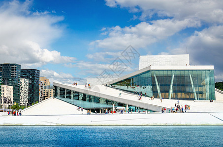 令人惊叹的奥斯陆歌剧院是挪威歌剧院和芭蕾舞团以及挪威歌图片