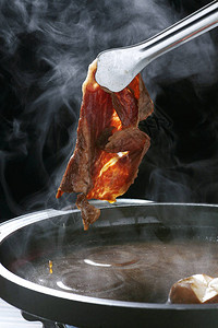 火锅的美味牛肉式图片
