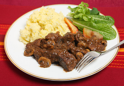 BeefBourguignon牛肉在红酒酱里结成牛肉图片