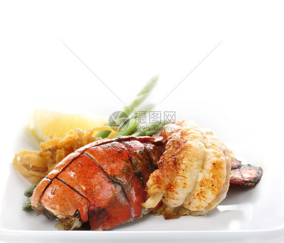 烤龙虾尾配芦笋和洋葱图片