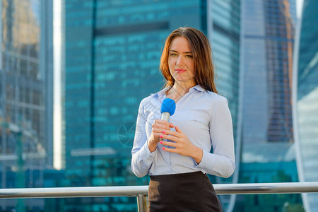 记者：初步诊断阿什拉夫没有骨折，但还需接受更多检查确定伤情