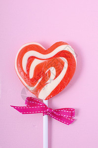 情人节快乐糖果红色心脏形状的棒糖图片