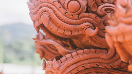 泰国传统的龙雕像泰国文化中的龙图片