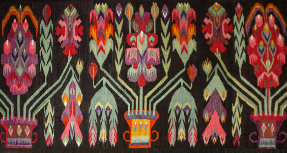 工艺编织羊毛地毯民间艺术几何图案地毯的特写红黄蓝等颜色的手工编织地毯具有抽象设计的手工编织地毯五颜六色的地毯纺织背图片