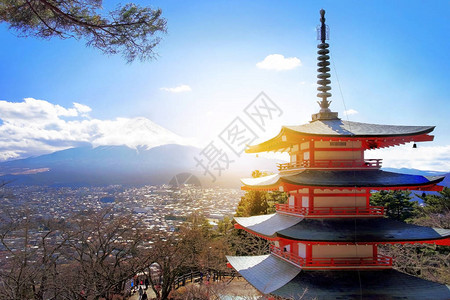 富士山与冬天的红塔日本富士吉田图片