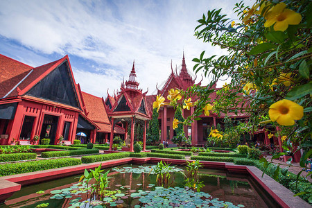 柬埔寨金边平赫市柬埔寨博物馆传统高棉建筑和美丽的院子2008年1图片