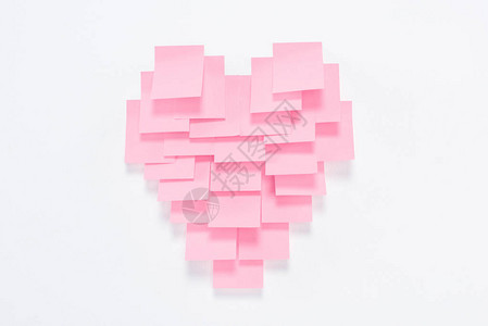 白色心形粉色纸片情人节概念图片