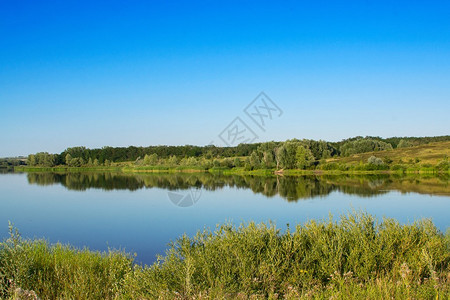 湖夏天的风景图片