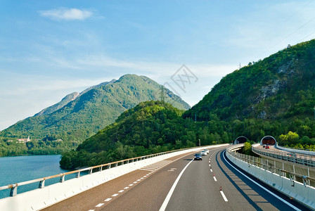 奥地利阿尔卑斯山的公路隧道公图片