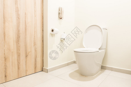 浴室内部的白色马桶座装饰图片