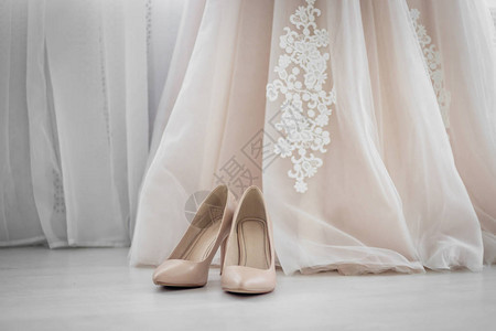 米色鞋子婚鞋新娘鞋跟新娘的费用婚图片