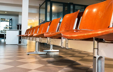 机场门口空椅子图片