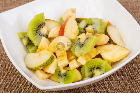 水果沙拉配猕猴桃和苹果图片
