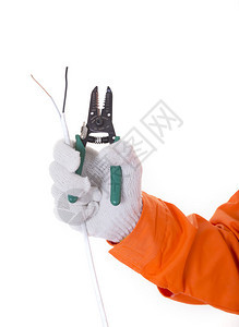 人类手握切割机准备切断电线或电缆孤图片