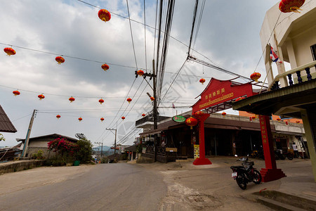 靠近泰国北部旅游清莱的湄萨龙村的美丽建筑东南图片