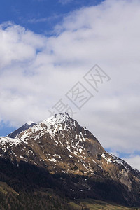 杰森斯坦森奥地利奥斯提罗尔的Matrei山丘背景