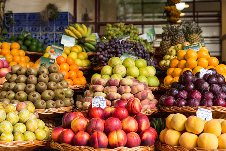 MercadoDosLavradores的新鲜异国水果图片