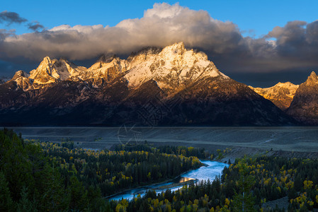 GrandTeton山脉的视野图片