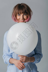 带着白气球的美丽快乐美丽的小姑娘背景图片