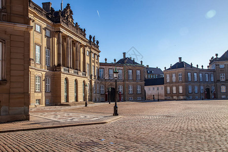美丽的Amalienborg宫殿和历史建筑图片
