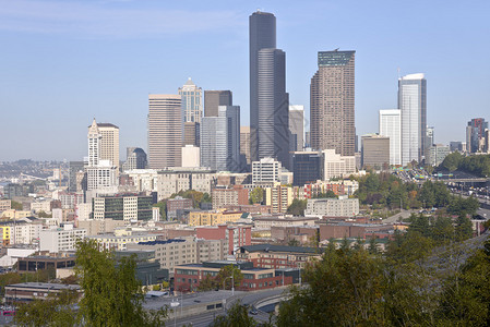 西雅图市中心大楼建筑和华盛顿州高图片