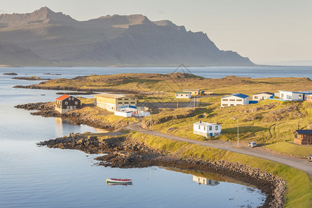 关于冰岛小渔村Djupivogur和BerufjordurFior背景图片