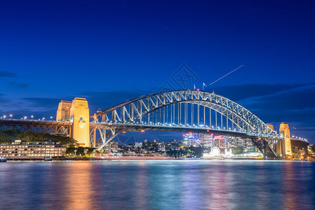 黄昏的悉尼海港大桥的壮丽图片