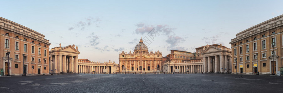 位于梵蒂冈城圣彼得斯巴西利卡上空的日出图片