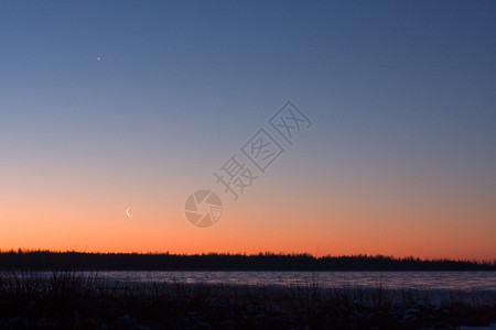 新月和金星在日图片