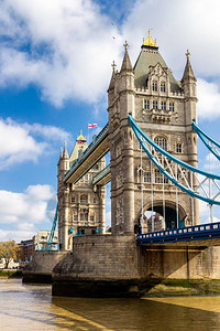 伦敦塔桥在黄金时图片