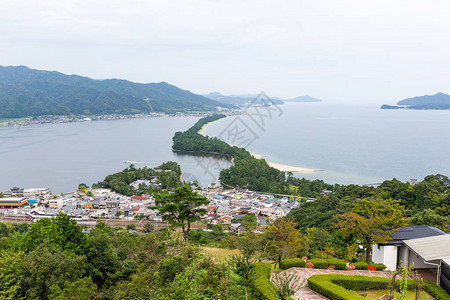 日本城市景观中的天桥立图片