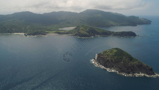 一个热带岛屿帕劳的海岸图片