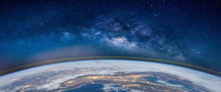 景观与银河系从太空看地球和极光与银河系背景图片