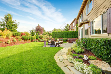 后院风景设计有舒适的庭院面积背景图片